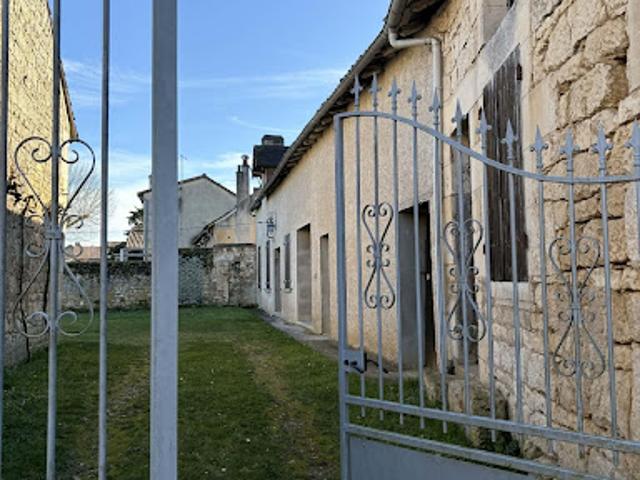 Vente Ferme 7 pièces 122 m2 Bonneuil Matours