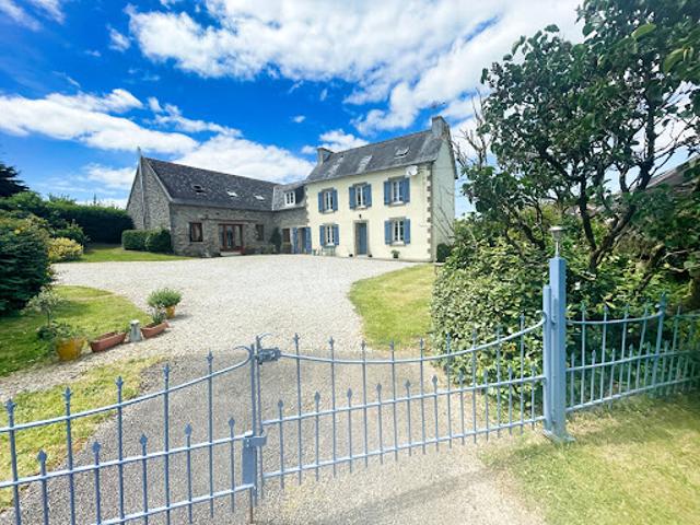 Vente Maison 10 pièces 254 m2 Plomodiern