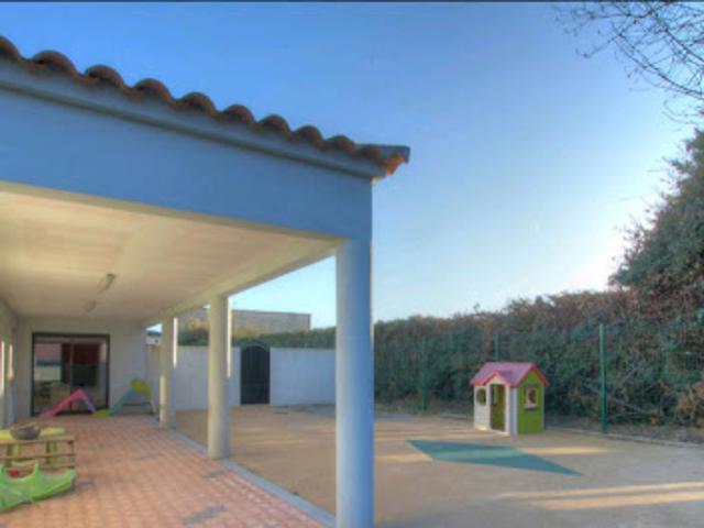 Vente Fond de commerce 1 pièce 140 m2 Arles