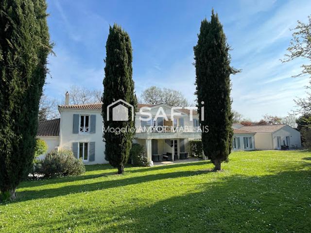 Vente Fond de commerce 30 pièces 1016 m2 Cognac