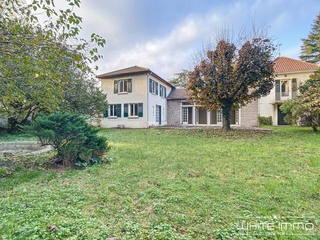 VENTE, FRANCHEVILLE LE BAS, PROPRIETE ANCIENNE A RENOVER, 247 M2, COEUR VILLAGE