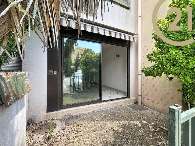 VENTE FREJUS PROCHE CENTRE STUDIO DE 26M2 EN REZ DE CHAUSSEE AVEC PISCINE, PARKING ET CAVE