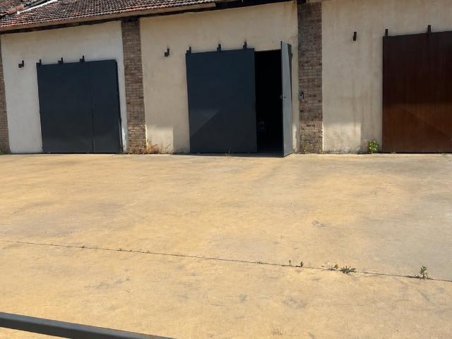 Vente garage 106 m²