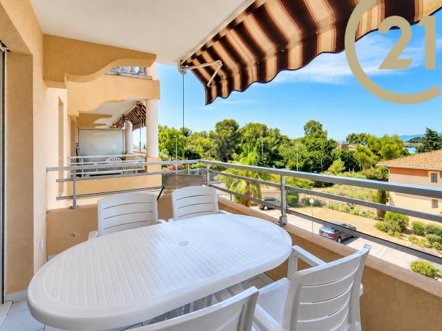 VENTE EN EXCLUSIVITE SAINT RAPHAËL BOULOURIS GRAND STUDIO CABINE AVEC PLACE DE PARKING PRIVATIVE FACE ME