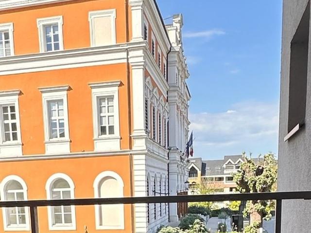 VENTE: Grand Studio type T2 de 42 m² en plein cœur de Saint Julien en Genevois proche douane de Perly