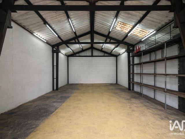 Vente Hangar 180 m²