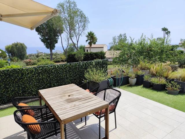 VENTE HAUTS DE VAUGRENIER APPARTEMENT 3 PIECES 546 000. €