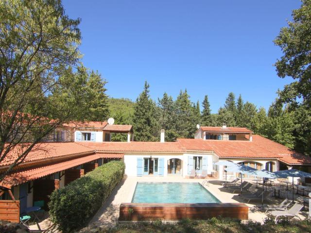 Vente Hôtel 3* 675 m²
