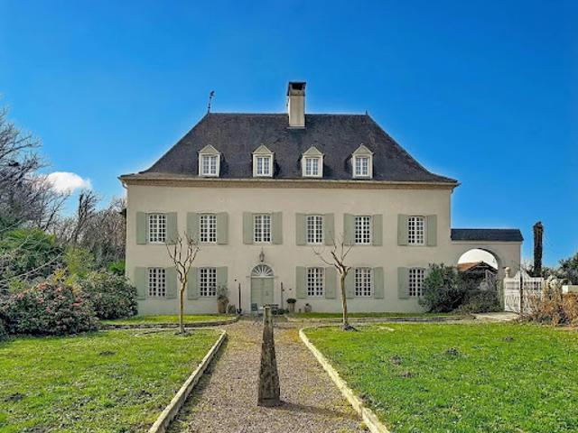 Vente Hôtel particulier 7 pièces 400 m2 Sauveterre de Béarn