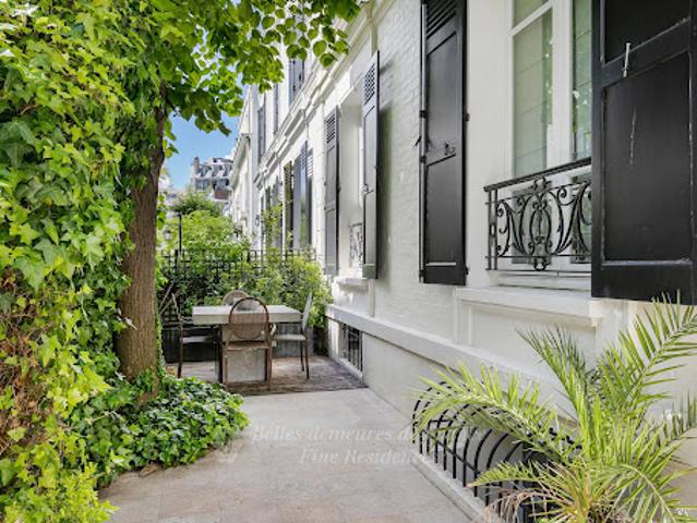 Vente Hôtel particulier 8 pièces 225.24 m2 Paris 16ème