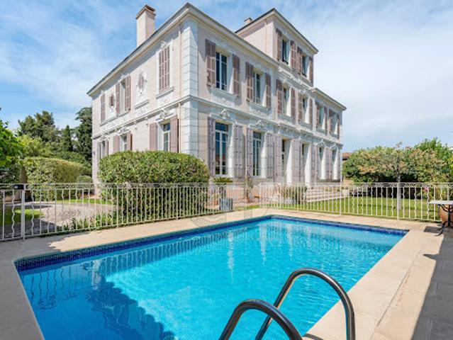 Vente Hôtel particulier 9 pièces 450 m2 Marseille 12ème