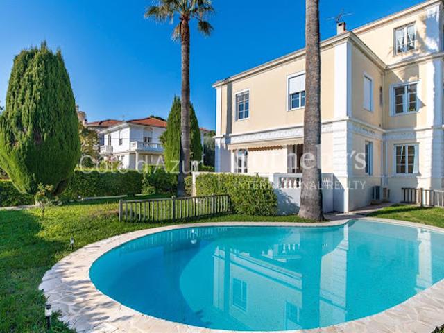 Vente Hôtel particulier 9 pièces 245 m2 Nice