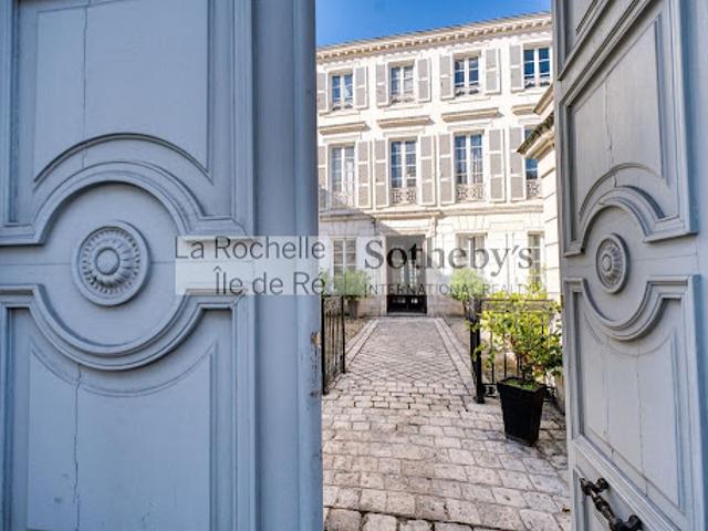 Vente Hôtel particulier 15 pièces 426 m2 La Rochelle