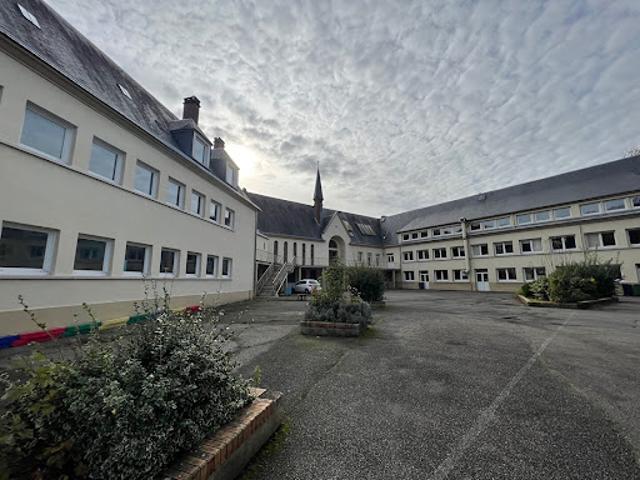 Vente Immeuble 50 pièces 2023 m2 Bernay