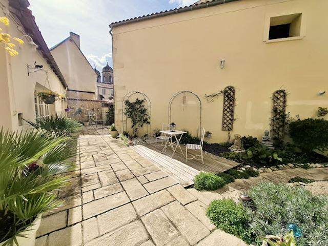 Vente Maison 5 pièces 225 m2 Saint Jean d'Angély
