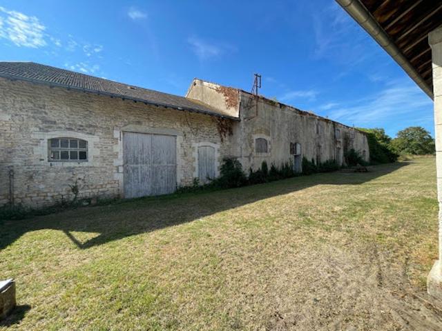 Vente Immeuble 705 m2 Port d'Envaux