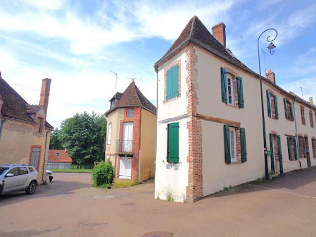Vente Immeuble 8 pièces 137.5 m2 Aillant sur Tholon