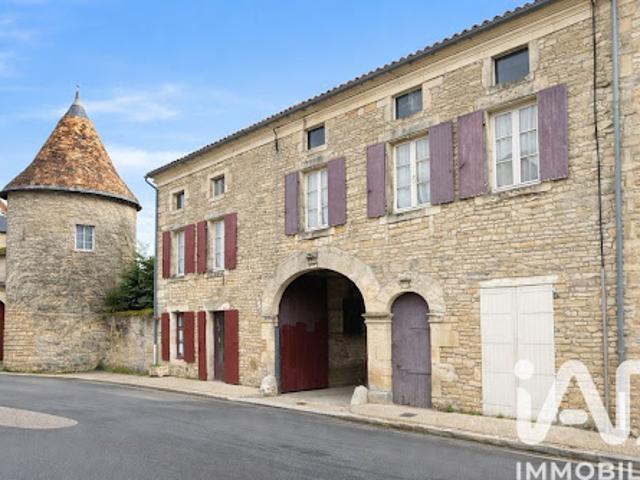 Vente Immeuble 0 pièces 313 m2 Villefagnan