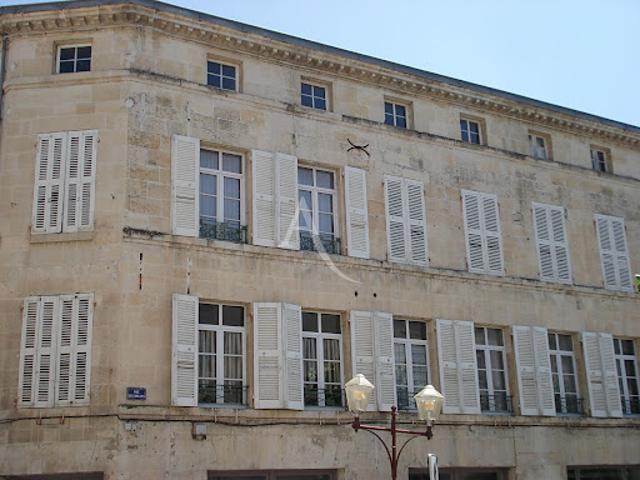 Vente Immeuble 10 pièces 271 m2 Fontenay le Comte
