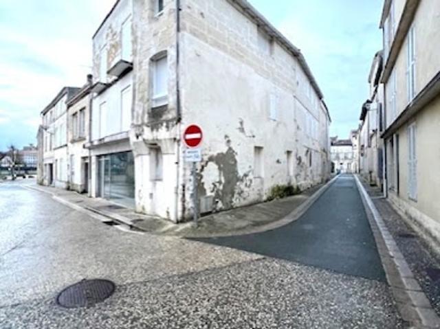 Vente Immeuble 12 pièces 124 m2 Saintes