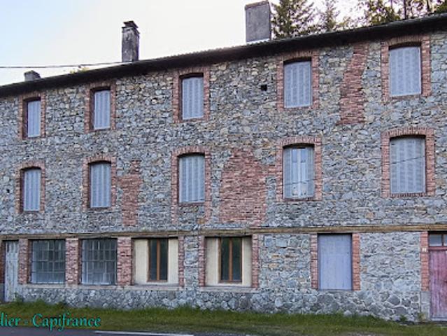 Vente Immeuble 15 pièces 243 m2 La Monnerie le Montel