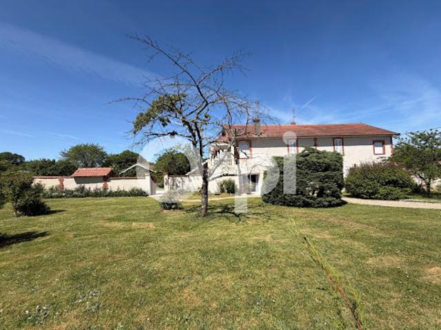Vente Immeuble 16 pièces 693 m2 Terres de Haute Charente