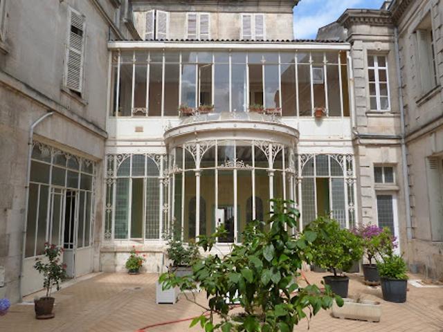 Vente Immeuble 20 pièces 1150 m2 Cognac