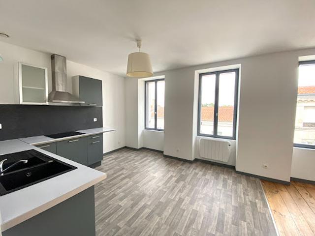 Vente Maison 10 pièces 247 m2 Tonnay Charente