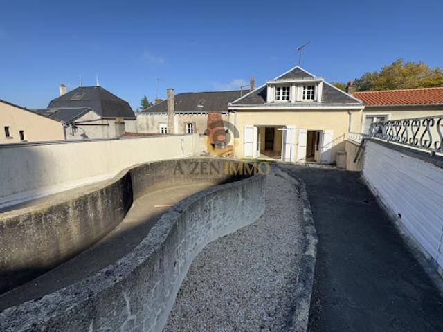 Vente Immeuble 296 m2 Secondigny