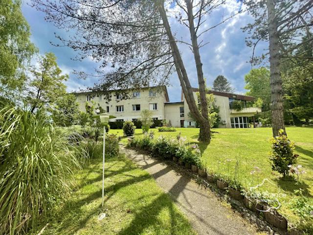 Vente Immeuble 30 pièces 900 m2 Peyrat de Bellac