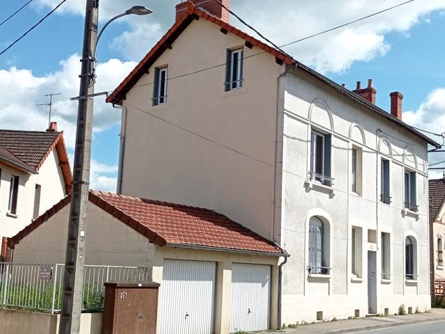 VENTE IMMEUBLE DE RAPPORT 6 APPARTEMENTS 2 GARAGES MONTLUCON