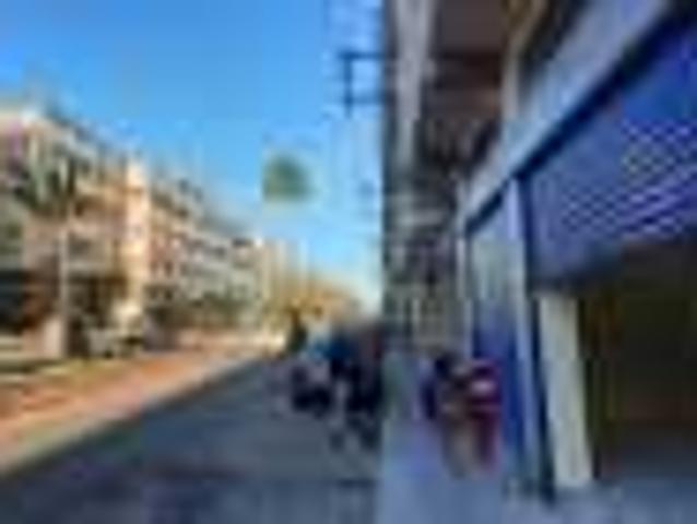 Vente large magasin 110m sur boulevard