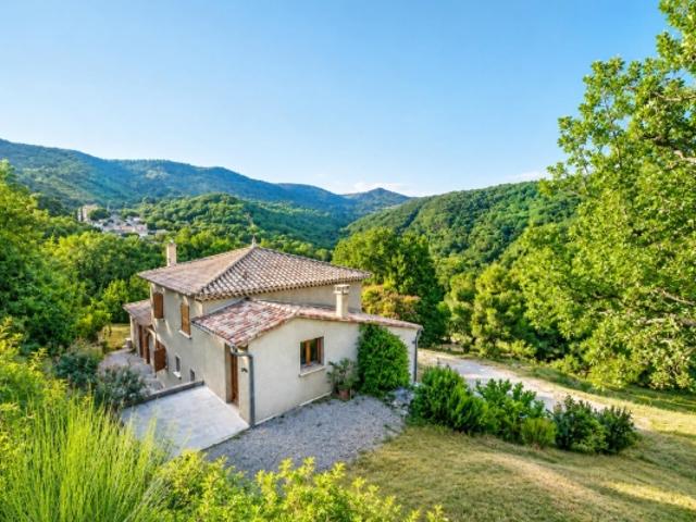 Vente Lavalette secteur Lodève, villa lumineuse 150 m², 4 chambres, garage 40 m², annexe 18 m², terrasse, sur 15300 m² de terrain