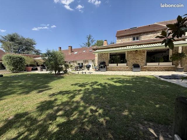 Vente | Longère | 4ch | 300 m² | Réau | Terrasse · Piscine