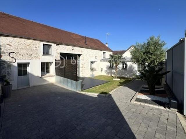 Vente Maison 6 pièces 153 m2 Saint Loup de Naud