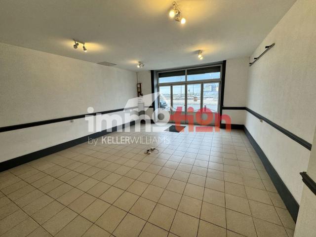 VENTE: local commercial face mer + appartement arriere