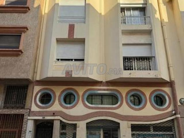 Vente — local commercial 3 niveaux — murs seuls