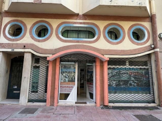 Vente — local commercial 3 niveaux — murs seuls