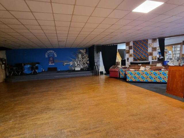 Vente Local Commercial 400 m2 Sommieres 417m² Sommières