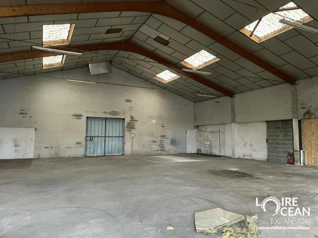Vente local d'activité Vallet Quai de chargement et hauteur sous plafond