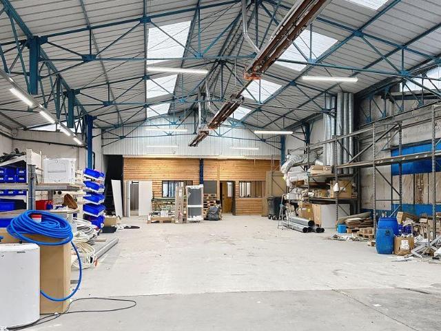 Vente Local d'activités 827 m²