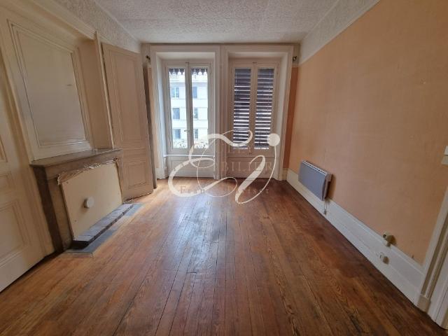 VENTE LYON 69003 METRO GARIBALDI T2 CACHET 45M2 A RENOVER DANS IMMEUBLE ANCIEN