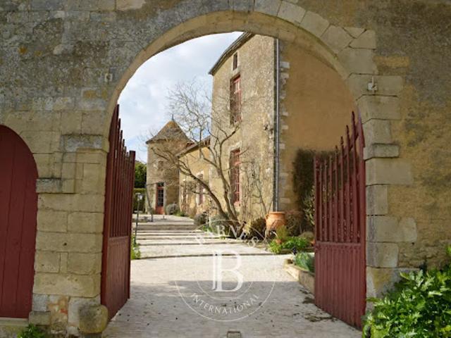 Vente Manoir 10 pièces 439 m2 Coulonges sur l'Autize