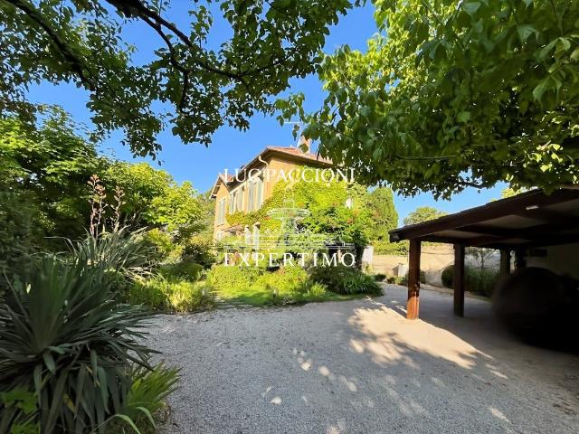 Vente Magnifique Maison De Maitre A Promixite Immediate D'. 190m² Aix en Provence