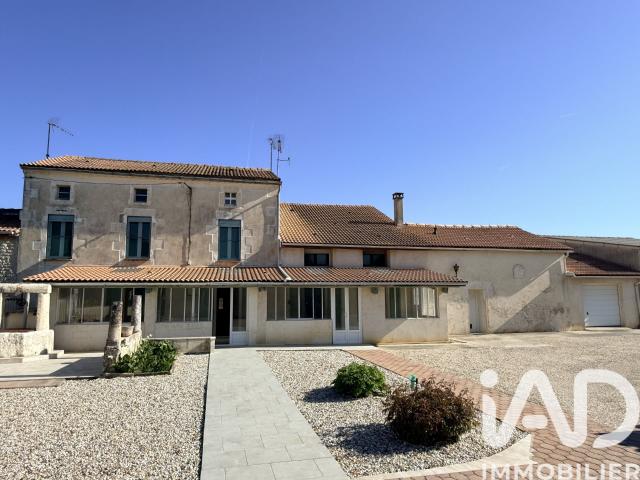 Vente Maison/villa 11 pièces 296m² Saint Genis de Saintonge