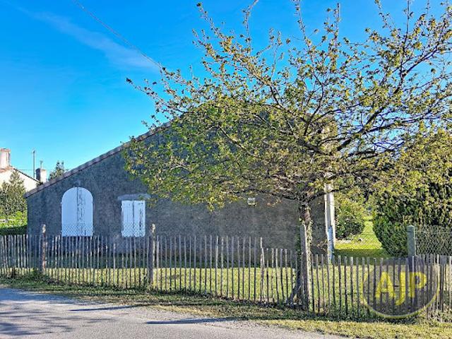 Vente Maison 3 pièces 104 m2 Saint Seurin de Cadourne