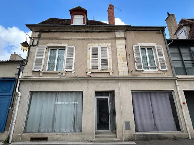 Vente Maison 3 pièces 132.9 m2 Saint Amand Montrond