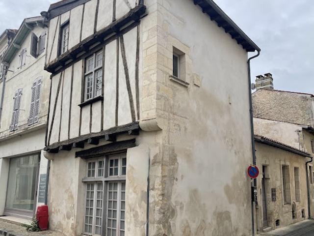 Vente Maison 3 pièces 72 m2 Saint Jean d'Angély