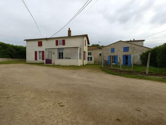 Vente maison 10 pièces Azay le Brûlé 79