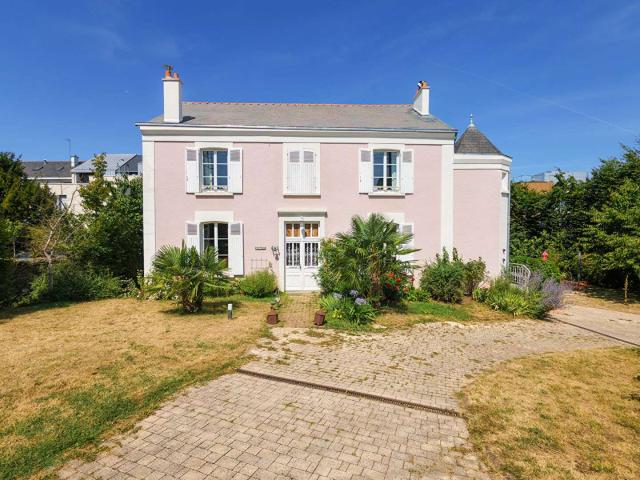 Vente maison 10 pièces Angers Saint Serge 49